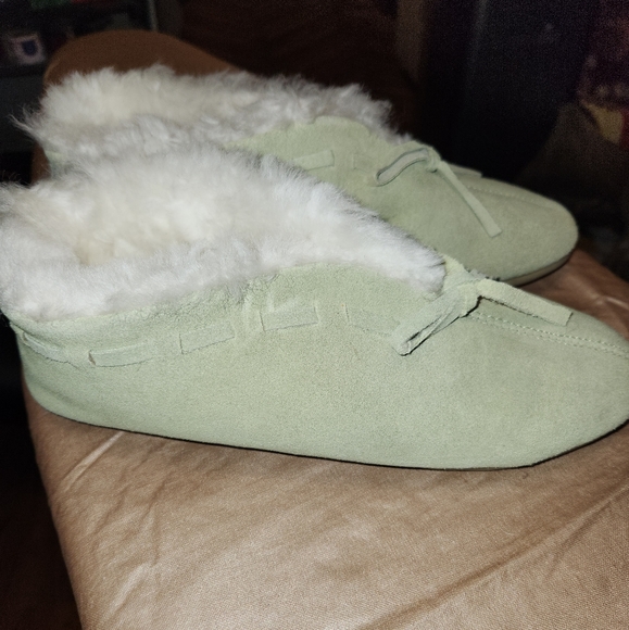 Green Ease leather Slippers with shearling wool lining. 12 N. - Picture 1 of 7